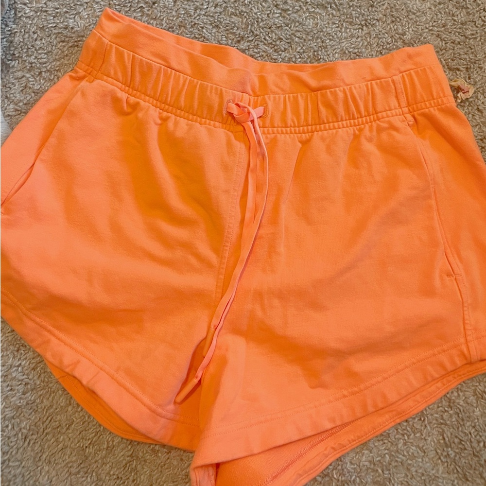 Lululemon shorts size 6